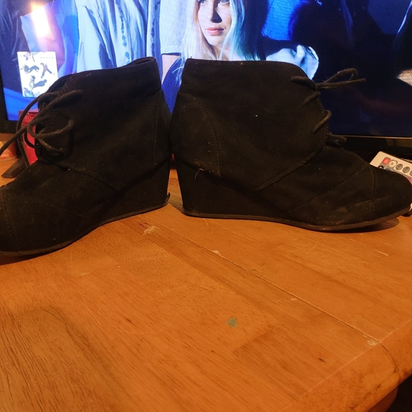 Black heeled lace up boots - Picture 4 of 4